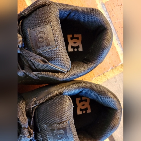 EUC DC Shoes Kids Gaveler size 4.5 Black - Picture 4 of 4